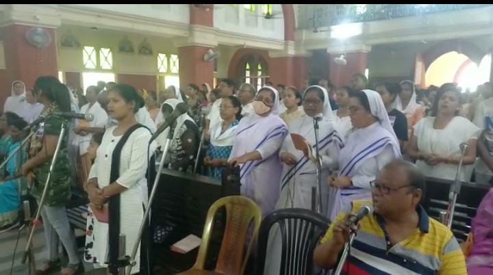 आसनसोल के सेक्रेड हर्ट चर्च में मनाया गया गुड फ्राइडे, विशेष प्रार्थना सभा के साथ निकाली गई प्रभात फेरी