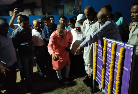 विधायक ने सड़क निर्माण कार्य का शिलान्यास किया