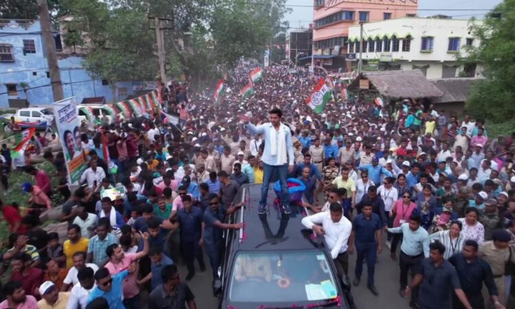 तूफान में फंसा अभिषेक बनर्जी का काफिला ! सड़क पर गिरे बिजली के खंभे, कांफ्रेंस हॉल भी धराशायी