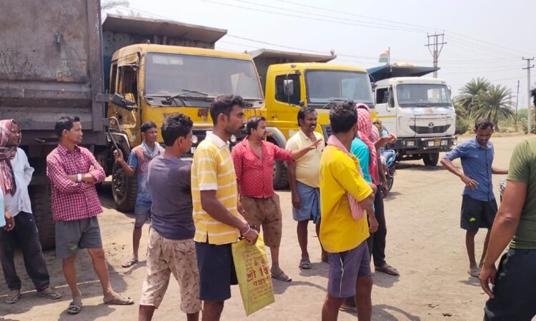 ब्लास्टिंग के कारण कई घरों में पड़ी दरार, ग्रामीणों ने ईसीएल के हाईवॉल माइनिंग प्रोजेक्ट में कामकाज ठप किया