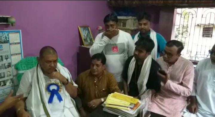 सुब्रतो अधिकारी पर 'हमले' को लेकर TMC जिलाध्यक्ष नरेंद्रनाथ चक्रवर्ती शख्त, कहा - गुंडागर्दी के लिए कोई जगह नहीं ! 