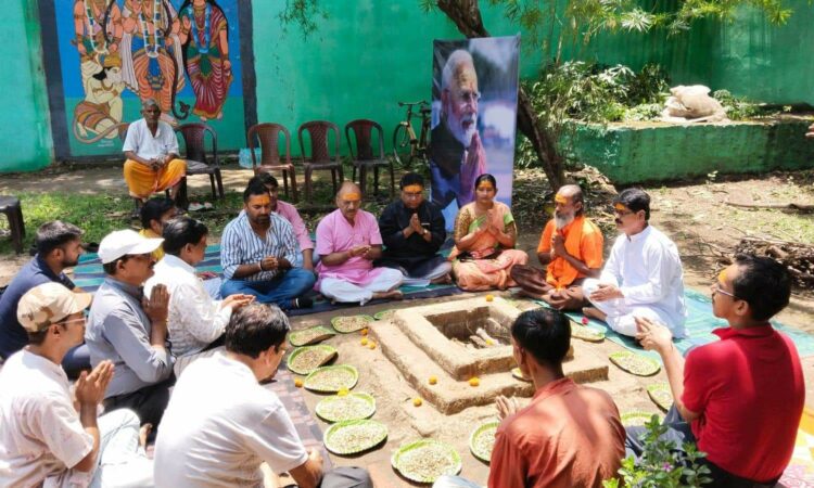 PM नरेंद्र मोदी के 9 वर्ष का कार्यकाल पूरा होने पर रानीगंज के मंदिर में महायज्ञ 