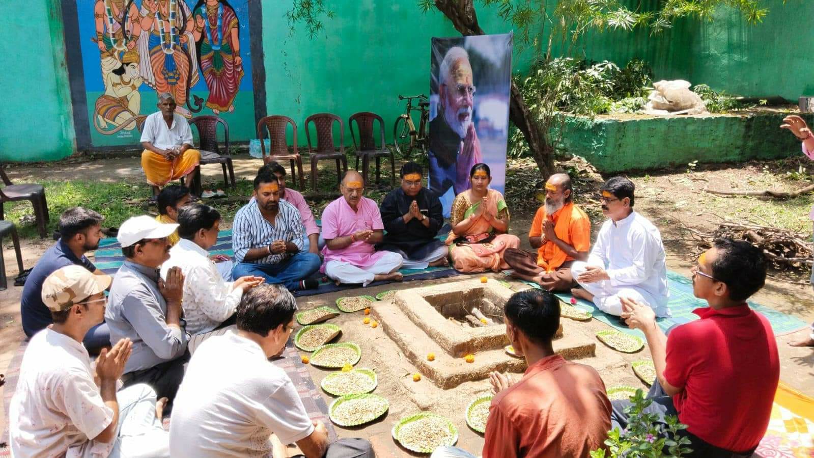 PM नरेंद्र मोदी के 9 वर्ष का कार्यकाल पूरा होने पर रानीगंज के मंदिर में महायज्ञ 