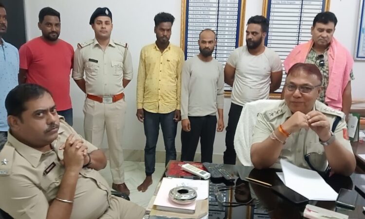 रानीगंज थाने की पुलिस ने चाचा की बाइक चोरी के आरोप में भतीजे समेत 3 लोगों को गिरफ्तार किया 